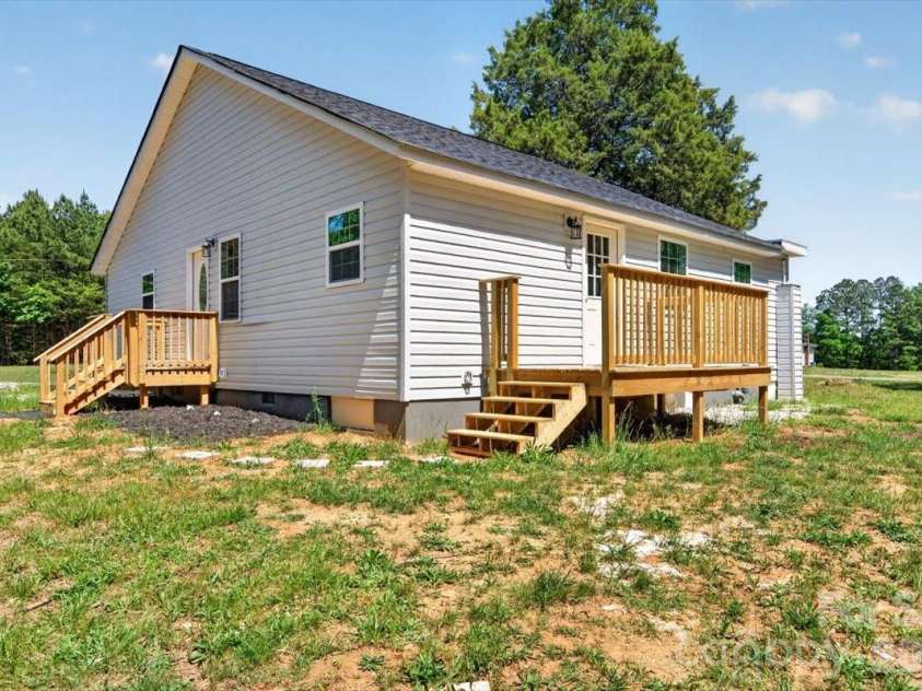 200 Eufola Road, Statesville, NC 28677.  MLS# CAR4376498, YatesRealty ID 28793. 