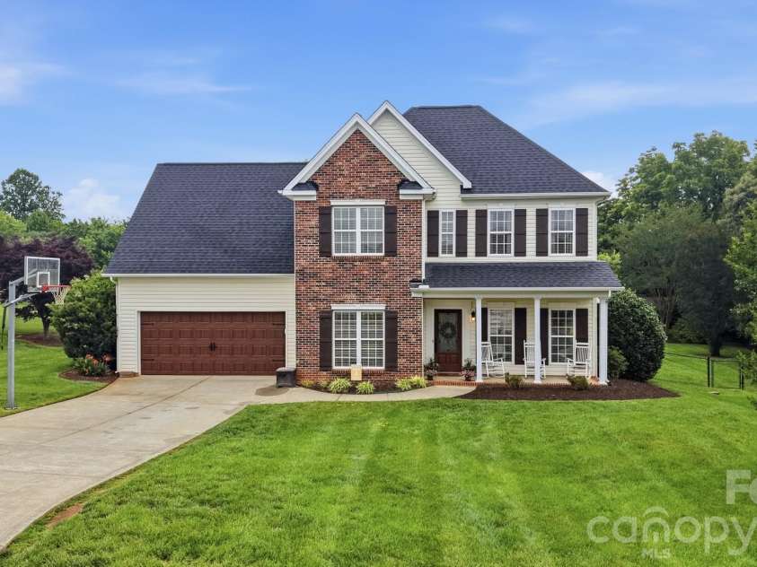 117 Heathrow Lane, Statesville, NC 28677.  MLS# CAR4389541, YatesRealty ID 28794. 