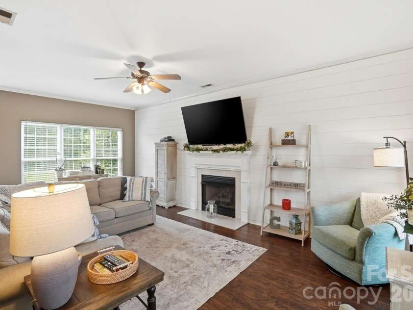 117 Heathrow Lane, Statesville, NC 28677.  MLS# CAR4389541, YatesRealty ID 28794. 