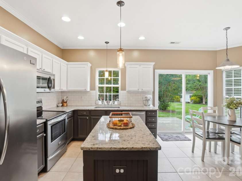 117 Heathrow Lane, Statesville, NC 28677.  MLS# CAR4389541, YatesRealty ID 28794. 