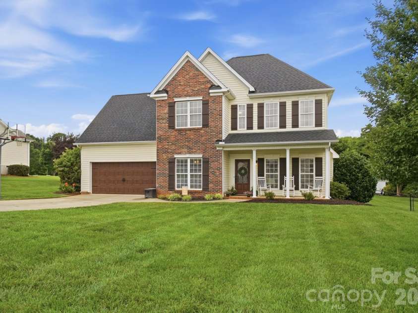 117 Heathrow Lane, Statesville, NC 28677.  MLS# CAR4389541, YatesRealty ID 28794. 