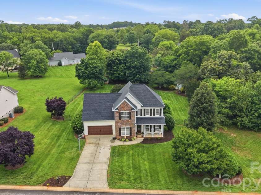 117 Heathrow Lane, Statesville, NC 28677.  MLS# CAR4389541, YatesRealty ID 28794. 