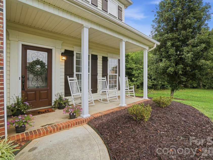 117 Heathrow Lane, Statesville, NC 28677.  MLS# CAR4389541, YatesRealty ID 28794. 