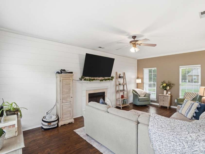 117 Heathrow Lane, Statesville, NC 28677.  MLS# CAR4389541, YatesRealty ID 28794. 