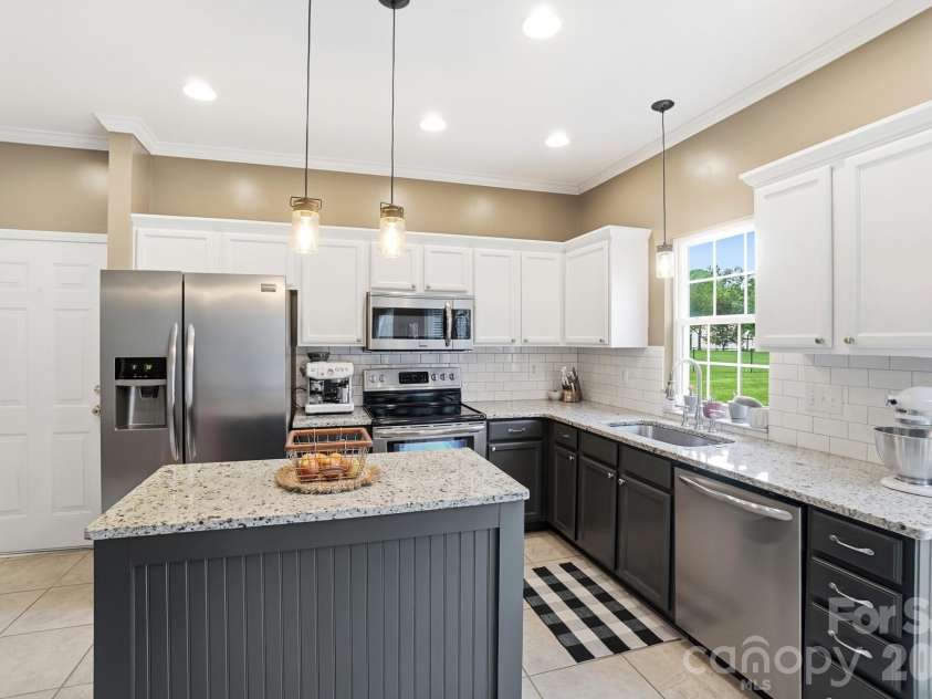 117 Heathrow Lane, Statesville, NC 28677.  MLS# CAR4389541, YatesRealty ID 28794. 