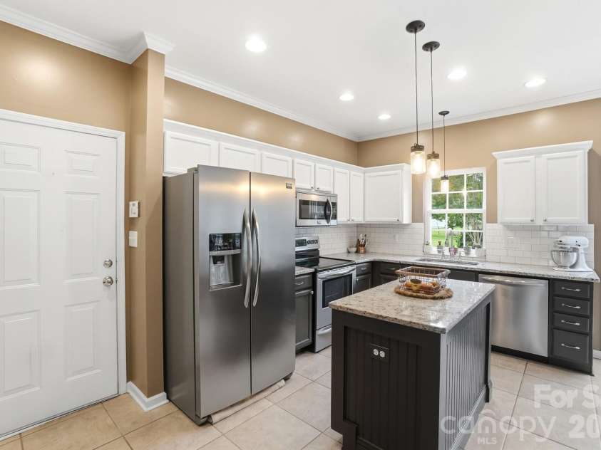 117 Heathrow Lane, Statesville, NC 28677.  MLS# CAR4389541, YatesRealty ID 28794. 