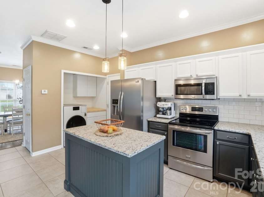 117 Heathrow Lane, Statesville, NC 28677.  MLS# CAR4389541, YatesRealty ID 28794. 