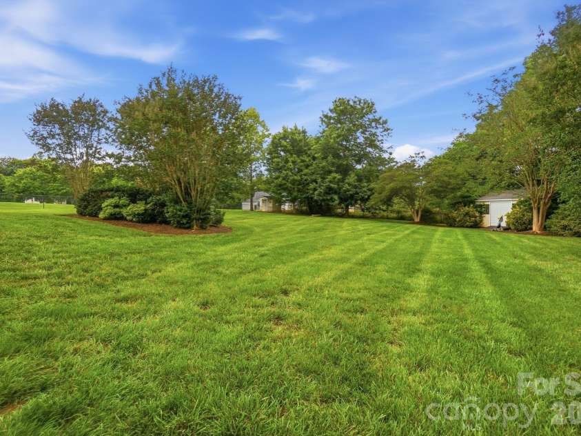 117 Heathrow Lane, Statesville, NC 28677.  MLS# CAR4389541, YatesRealty ID 28794. 