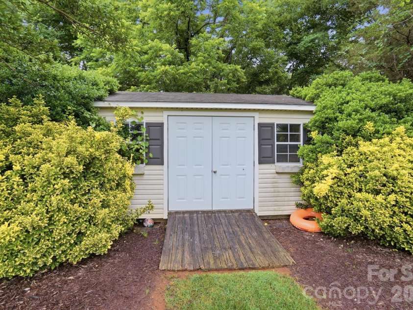 117 Heathrow Lane, Statesville, NC 28677.  MLS# CAR4389541, YatesRealty ID 28794. 