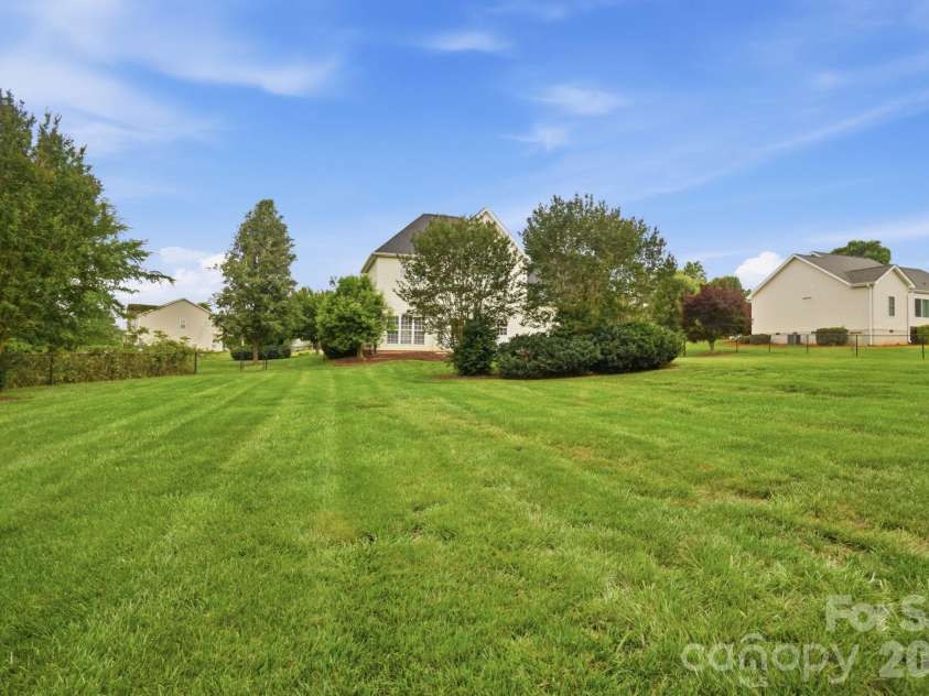 117 Heathrow Lane, Statesville, NC 28677.  MLS# CAR4389541, YatesRealty ID 28794. 