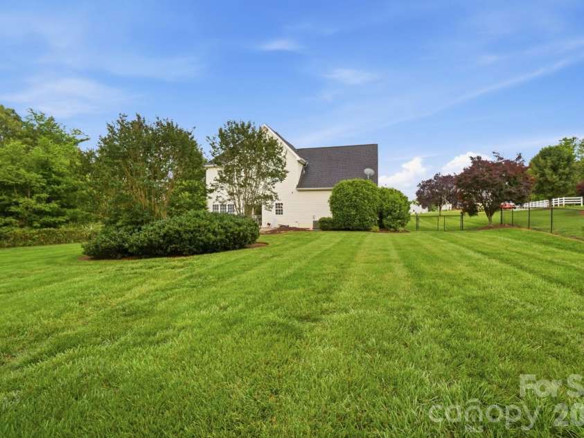 117 Heathrow Lane, Statesville, NC 28677.  MLS# CAR4389541, YatesRealty ID 28794. 
