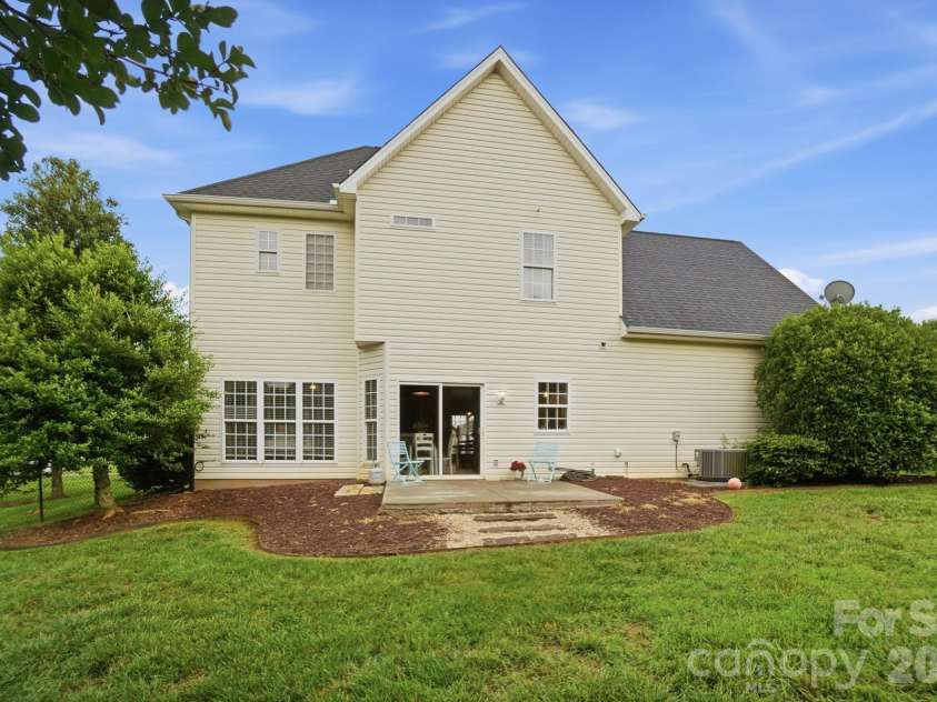 117 Heathrow Lane, Statesville, NC 28677.  MLS# CAR4389541, YatesRealty ID 28794. 