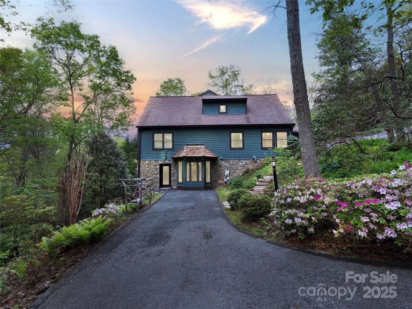 221 Holland Drive, Black Mountain, NC 28711.  MLS# CAR4253725, YatesRealty ID 28796. 