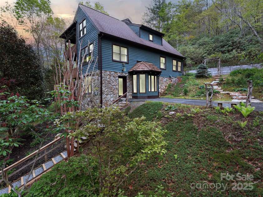 221 Holland Drive, Black Mountain, NC 28711.  MLS# CAR4253725, YatesRealty ID 28796. 