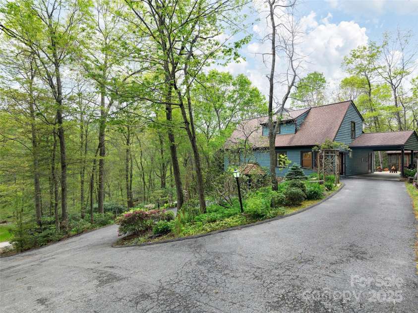 221 Holland Drive, Black Mountain, NC 28711.  MLS# CAR4253725, YatesRealty ID 28796. 