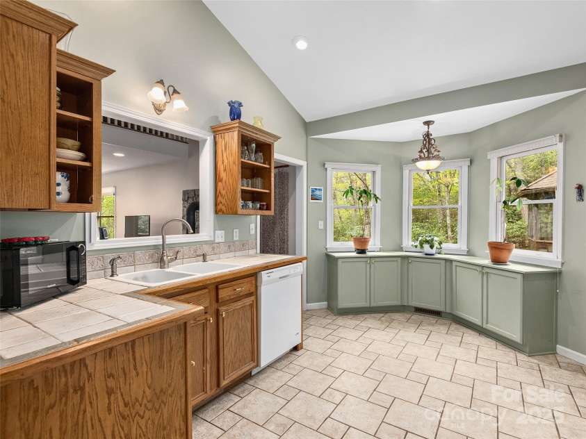 221 Holland Drive, Black Mountain, NC 28711.  MLS# CAR4253725, YatesRealty ID 28796. 