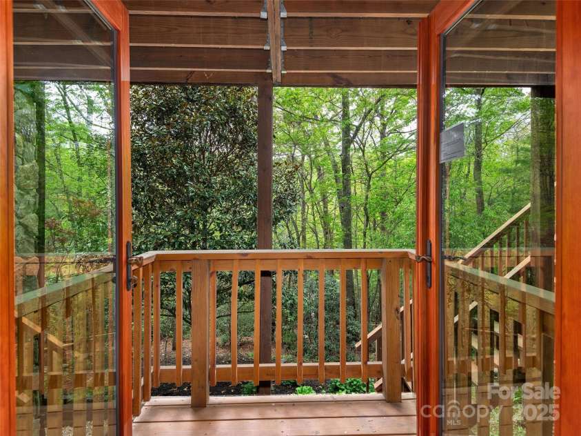 221 Holland Drive, Black Mountain, NC 28711.  MLS# CAR4253725, YatesRealty ID 28796. 