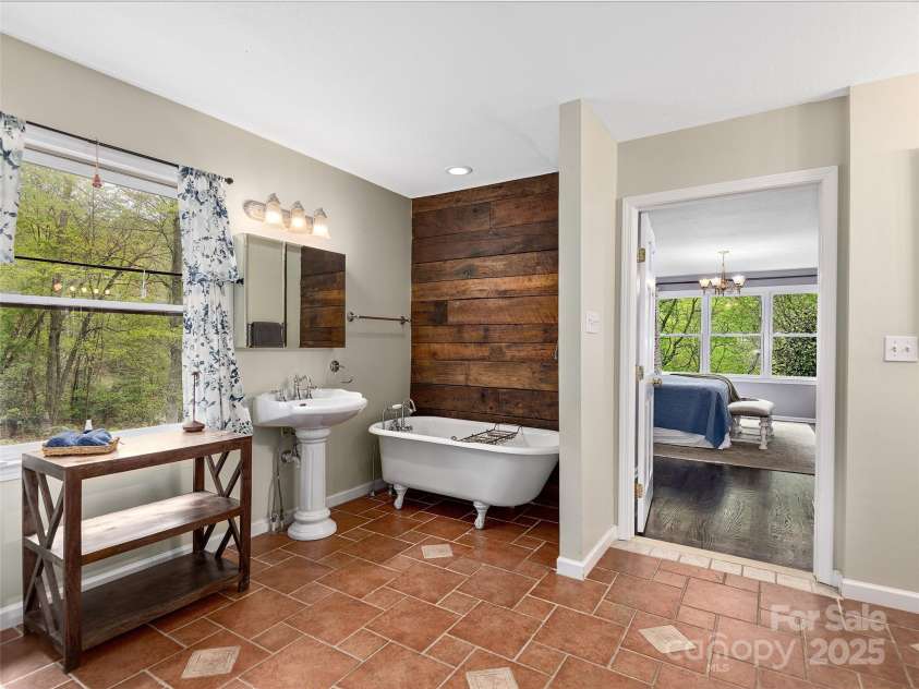 221 Holland Drive, Black Mountain, NC 28711.  MLS# CAR4253725, YatesRealty ID 28796. 