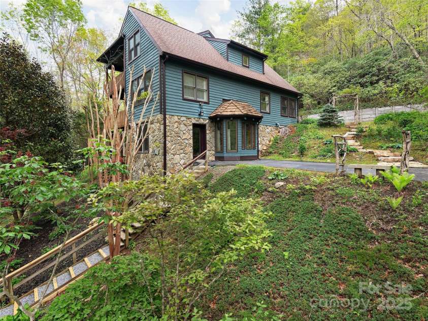 221 Holland Drive, Black Mountain, NC 28711.  MLS# CAR4253725, YatesRealty ID 28796. 