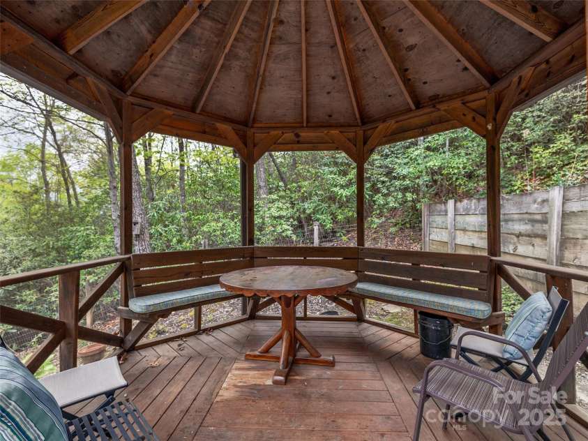 221 Holland Drive, Black Mountain, NC 28711.  MLS# CAR4253725, YatesRealty ID 28796. 