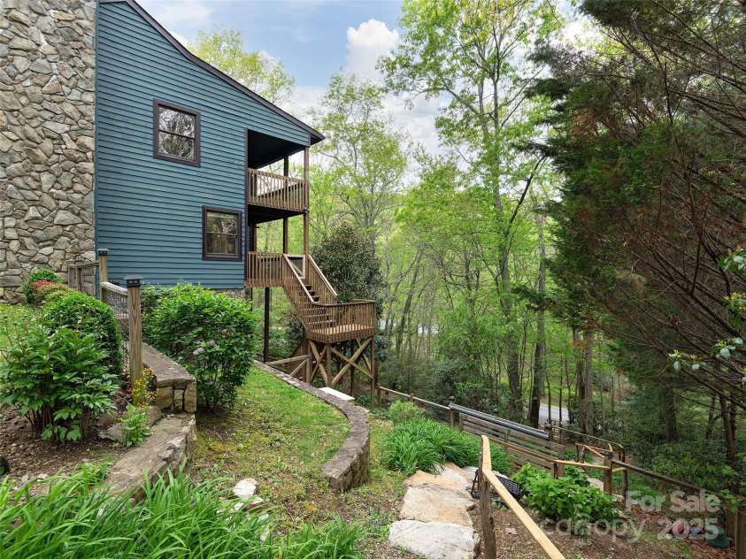 221 Holland Drive, Black Mountain, NC 28711.  MLS# CAR4253725, YatesRealty ID 28796. 