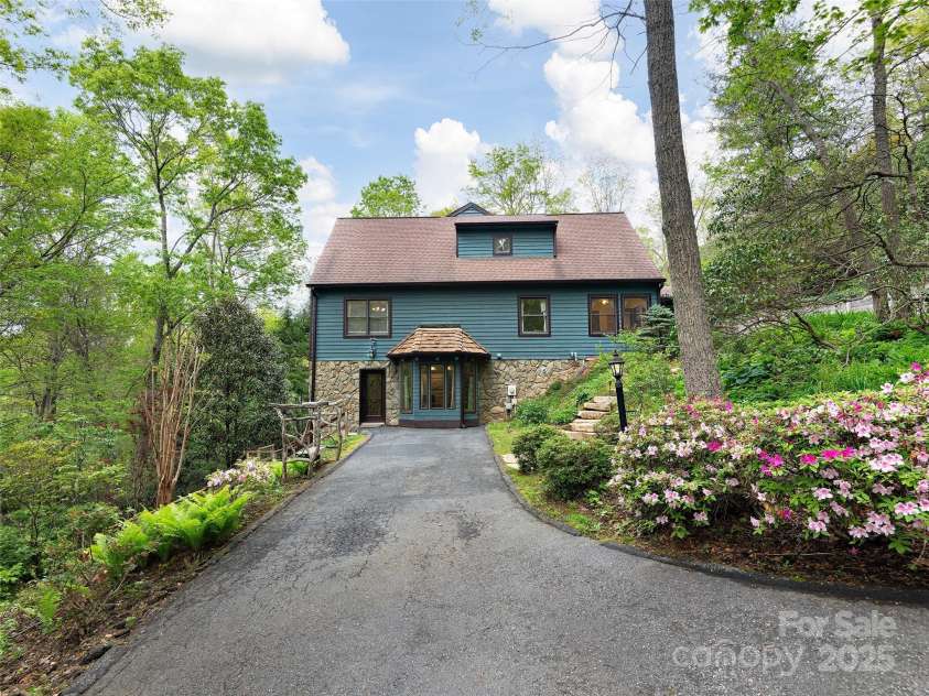221 Holland Drive, Black Mountain, NC 28711.  MLS# CAR4253725, YatesRealty ID 28796. 