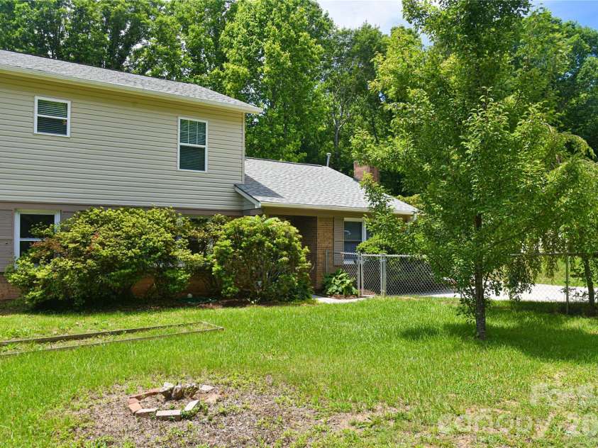 115 Wicklow Drive, Asheville, NC 28806.  MLS# CAR4389269, YatesRealty ID 28797. 
