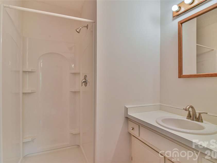 115 Wicklow Drive, Asheville, NC 28806.  MLS# CAR4389269, YatesRealty ID 28797. En suite bath for main level primary.