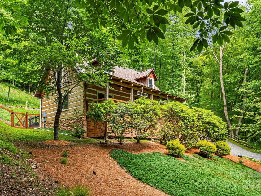1980 Old Murray Road, Mars Hill, NC 28754.  MLS# CAR4271004, YatesRealty ID 28797. 