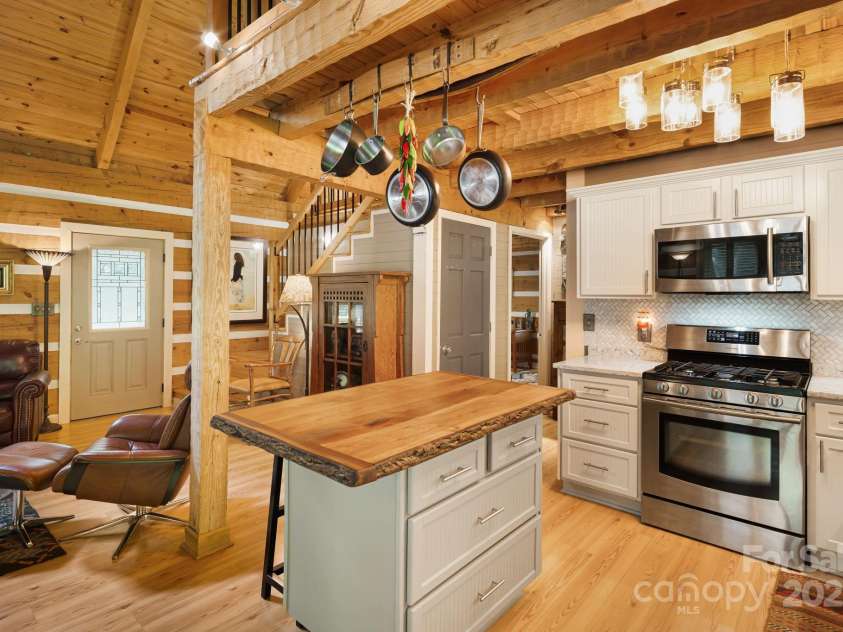 1980 Old Murray Road, Mars Hill, NC 28754.  MLS# CAR4271004, YatesRealty ID 28797. 