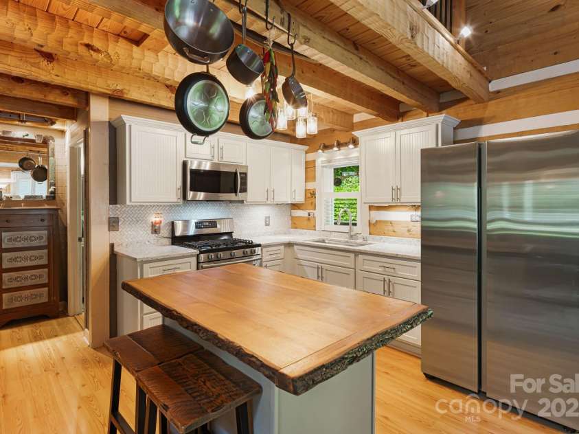 1980 Old Murray Road, Mars Hill, NC 28754.  MLS# CAR4271004, YatesRealty ID 28797. 