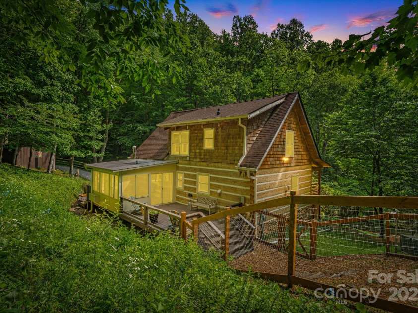 1980 Old Murray Road, Mars Hill, NC 28754.  MLS# CAR4271004, YatesRealty ID 28797. 