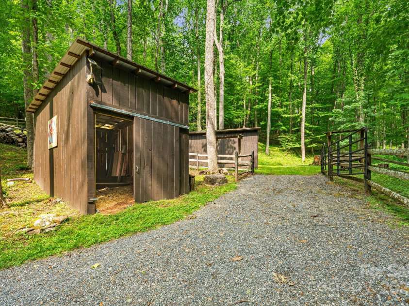 1980 Old Murray Road, Mars Hill, NC 28754.  MLS# CAR4271004, YatesRealty ID 28797. 