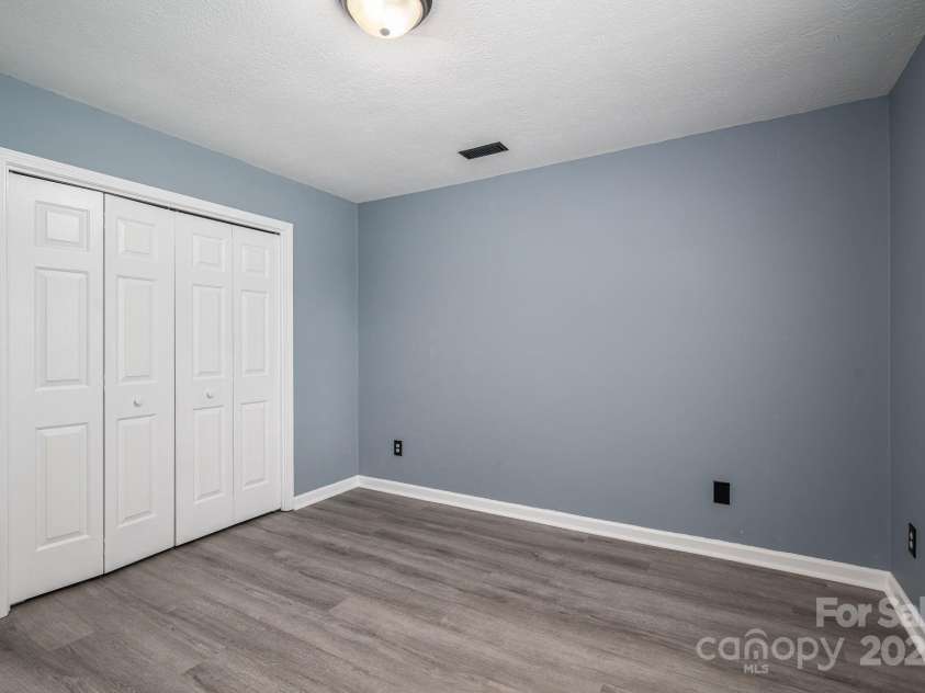 2414 22nd Street, Hickory, NC 28601.  MLS# CAR4283243, YatesRealty ID 28798. 