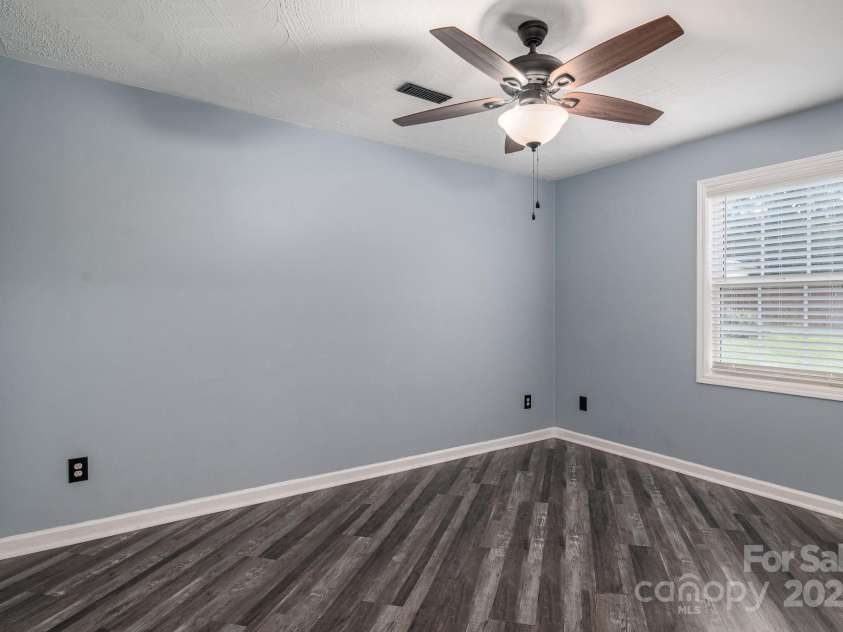 2414 22nd Street, Hickory, NC 28601.  MLS# CAR4283243, YatesRealty ID 28798. 