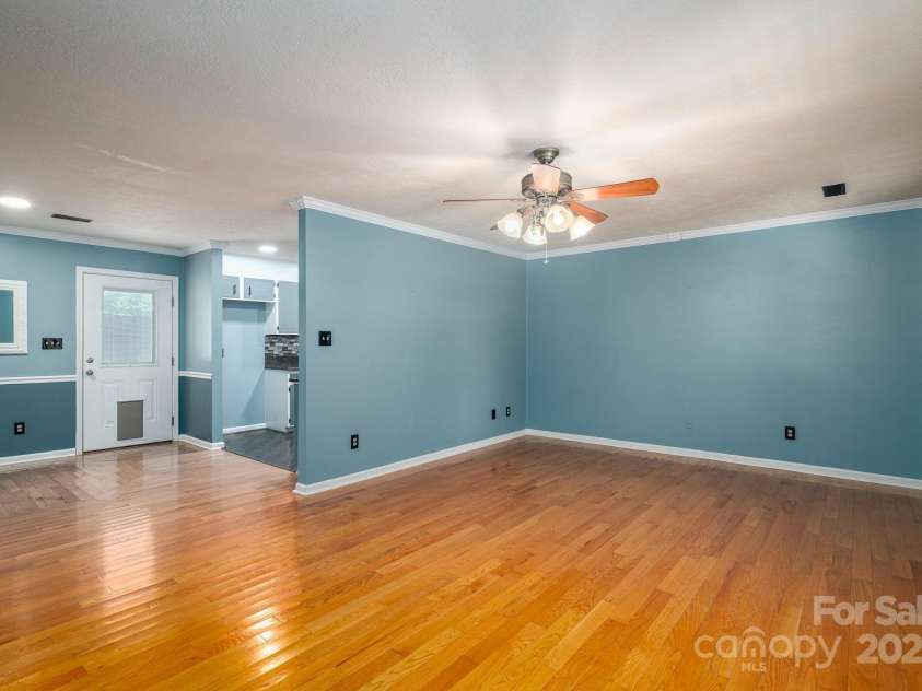 2414 22nd Street, Hickory, NC 28601.  MLS# CAR4283243, YatesRealty ID 28798. 