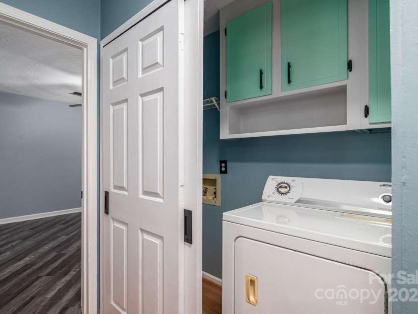 2414 22nd Street, Hickory, NC 28601.  MLS# CAR4283243, YatesRealty ID 28798. 