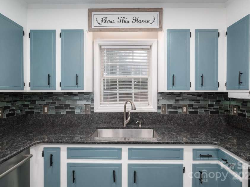 2414 22nd Street, Hickory, NC 28601.  MLS# CAR4283243, YatesRealty ID 28798. 