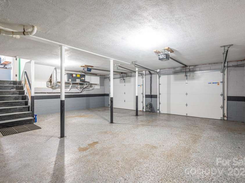 2414 22nd Street, Hickory, NC 28601.  MLS# CAR4283243, YatesRealty ID 28798. 