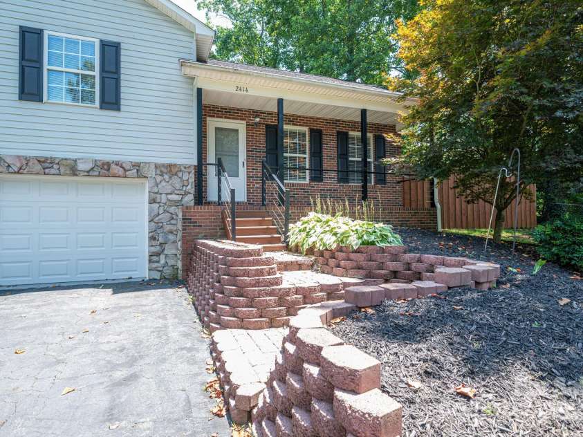 2414 22nd Street, Hickory, NC 28601.  MLS# CAR4283243, YatesRealty ID 28798. 