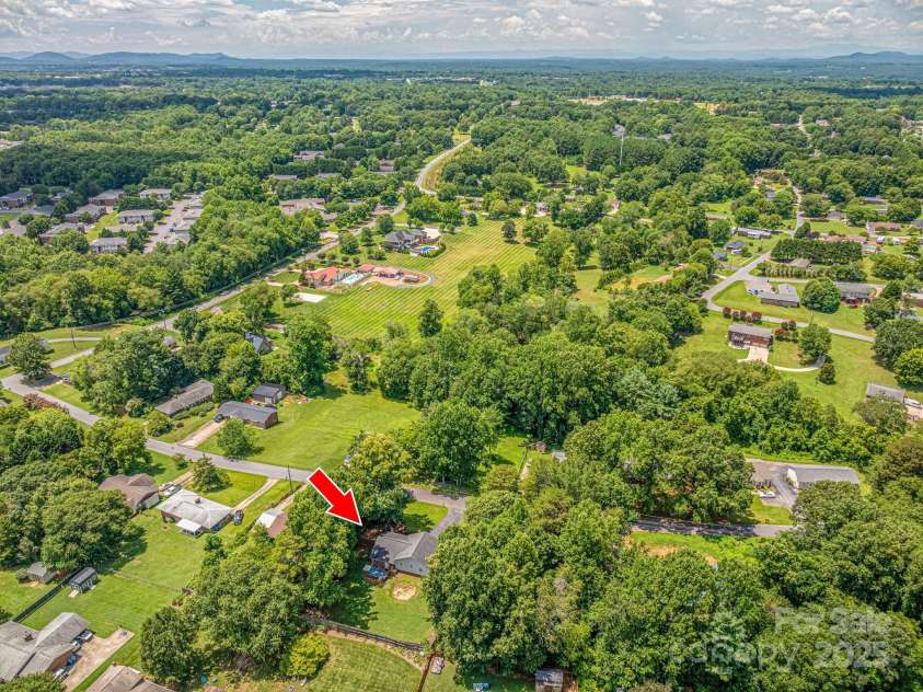 2414 22nd Street, Hickory, NC 28601.  MLS# CAR4283243, YatesRealty ID 28798. 