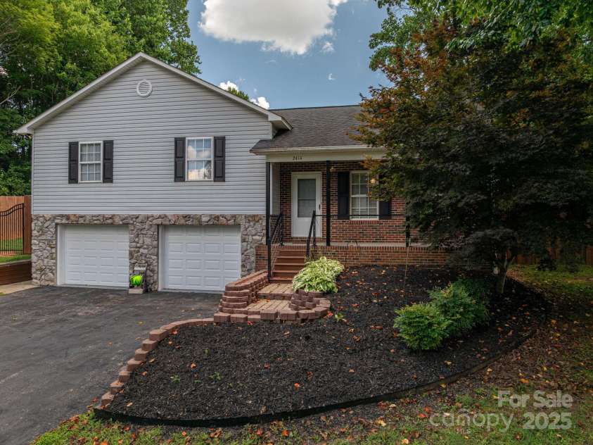 2414 22nd Street, Hickory, NC 28601.  MLS# CAR4283243, YatesRealty ID 28798. 