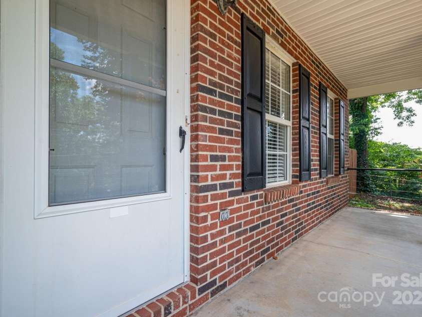 2414 22nd Street, Hickory, NC 28601.  MLS# CAR4283243, YatesRealty ID 28798. 