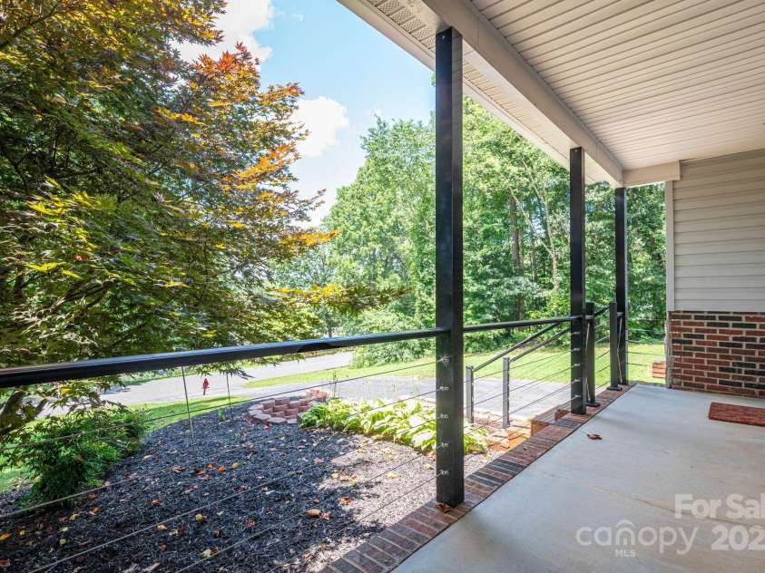 2414 22nd Street, Hickory, NC 28601.  MLS# CAR4283243, YatesRealty ID 28798. 