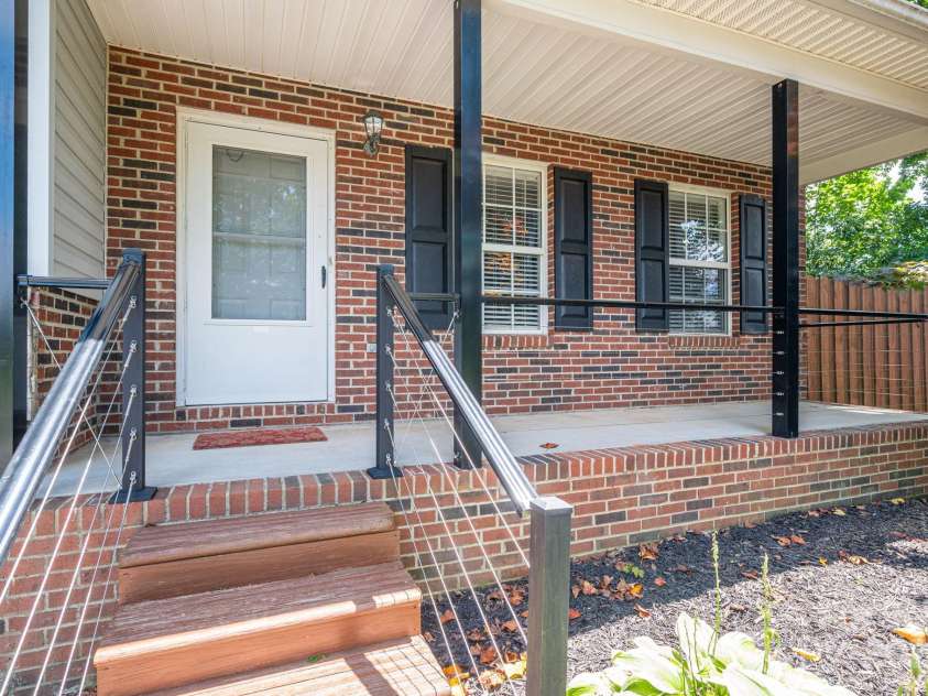 2414 22nd Street, Hickory, NC 28601.  MLS# CAR4283243, YatesRealty ID 28798. 