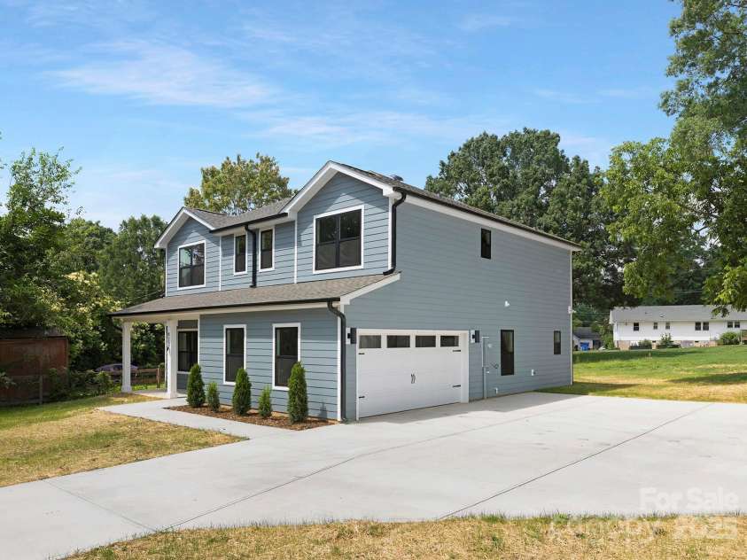428 Clay Street, Mooresville, NC 28115.  MLS# CAR4267174, YatesRealty ID 28799. 