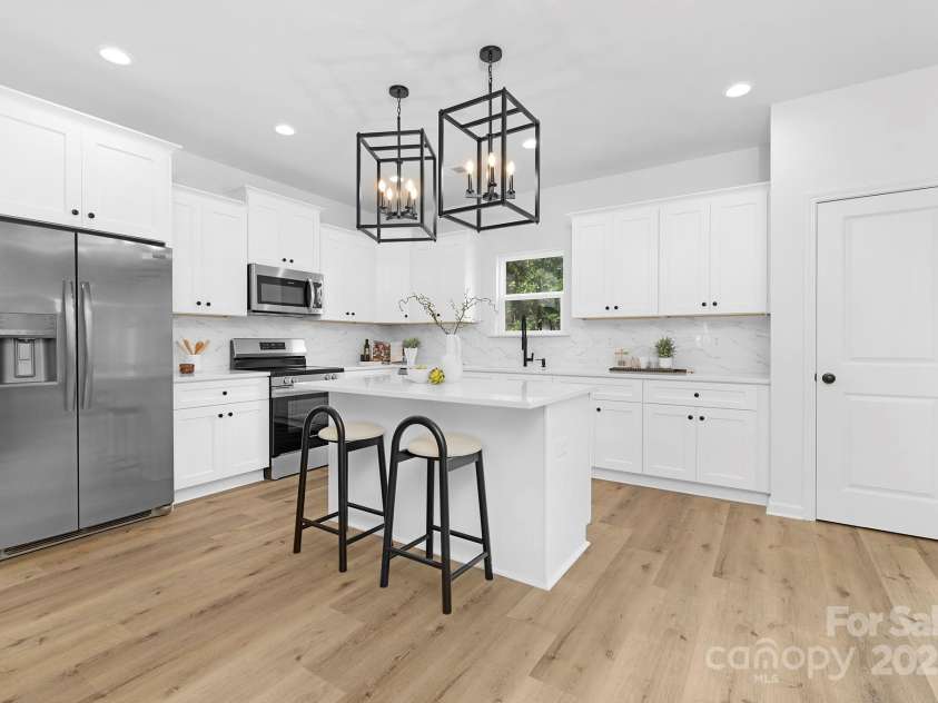 428 Clay Street, Mooresville, NC 28115.  MLS# CAR4267174, YatesRealty ID 28799. 