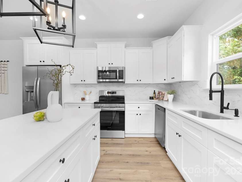 428 Clay Street, Mooresville, NC 28115.  MLS# CAR4267174, YatesRealty ID 28799. 