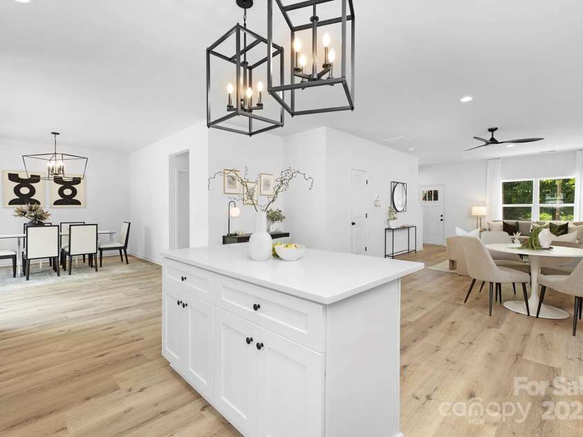 428 Clay Street, Mooresville, NC 28115.  MLS# CAR4267174, YatesRealty ID 28799. 