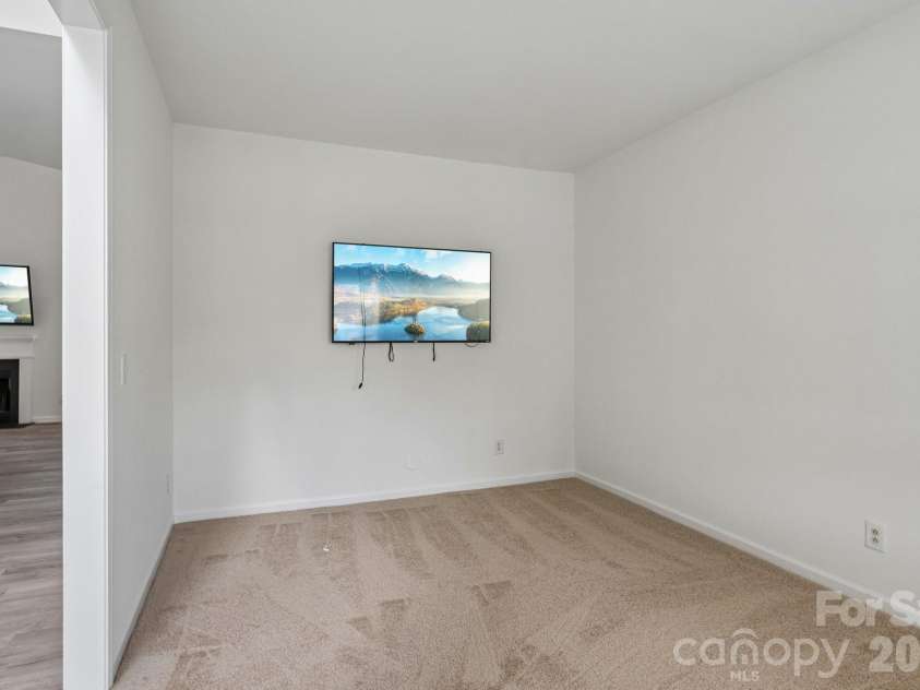 9621 Rothman Lane, Charlotte, NC 28215.  MLS# CAR4381784, YatesRealty ID 28799. 